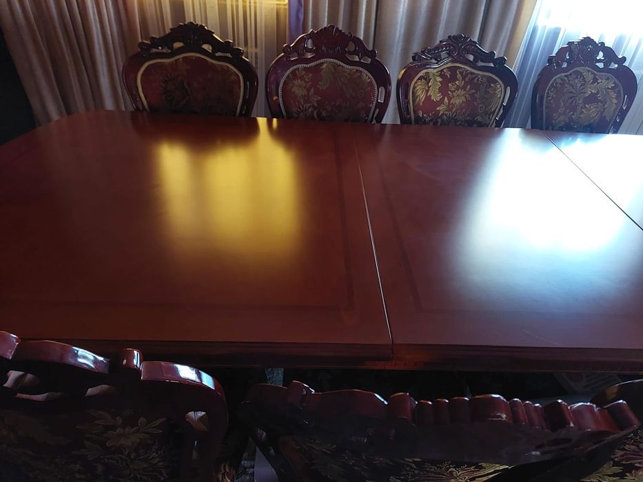 Стол со стульями