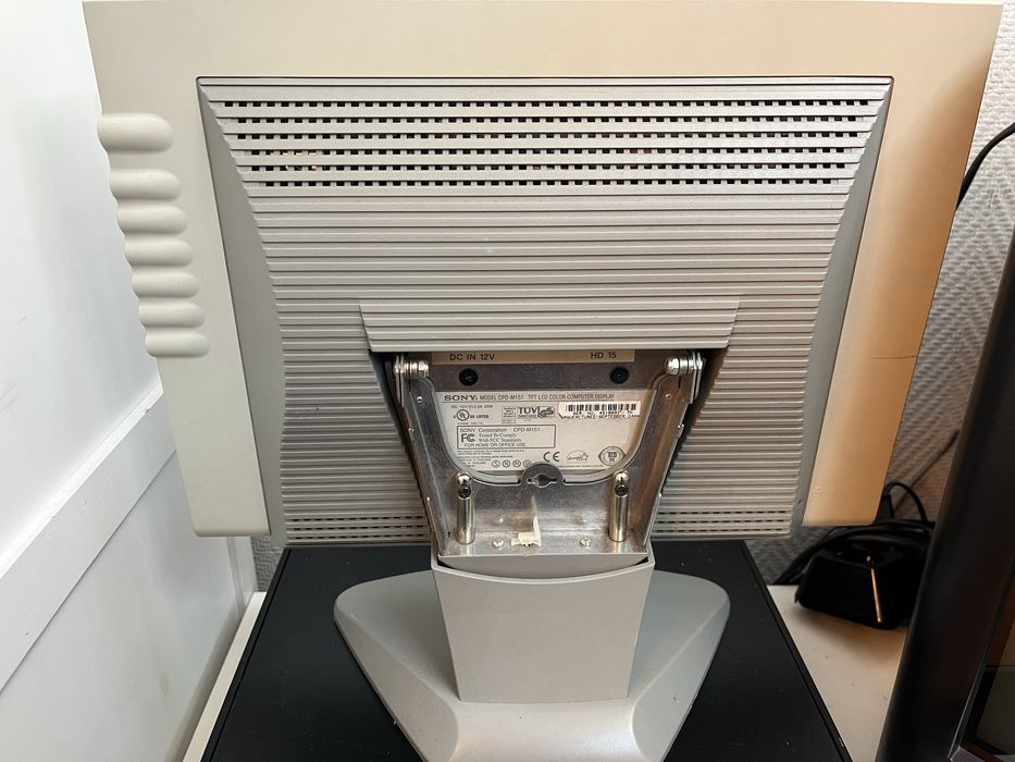 Настолен компютър HP Compaq с монитор, клавиатура и мишка