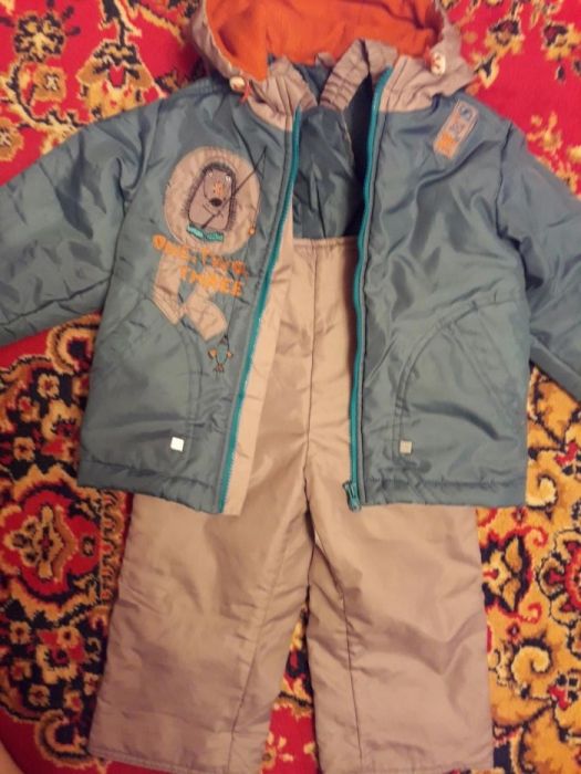 Продам стильный демисезонный костюм для мальчика
