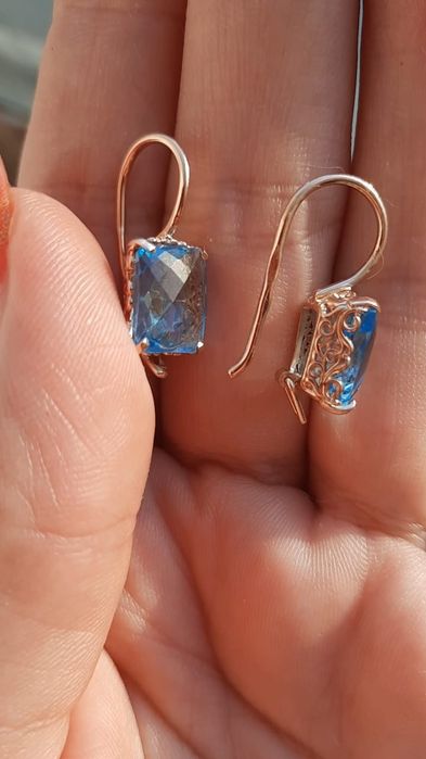 Продам серьги золотые с голубым топазом