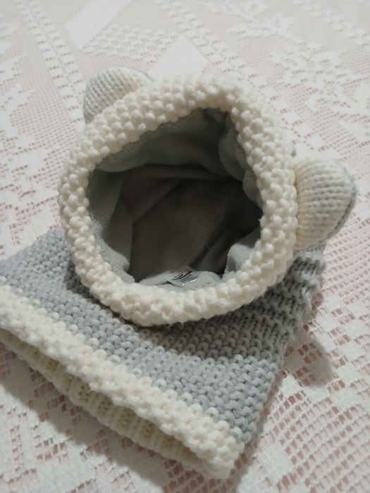 Плетена шапка с ушички