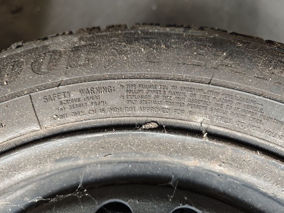 Гуми зимни с джанти GoodYear