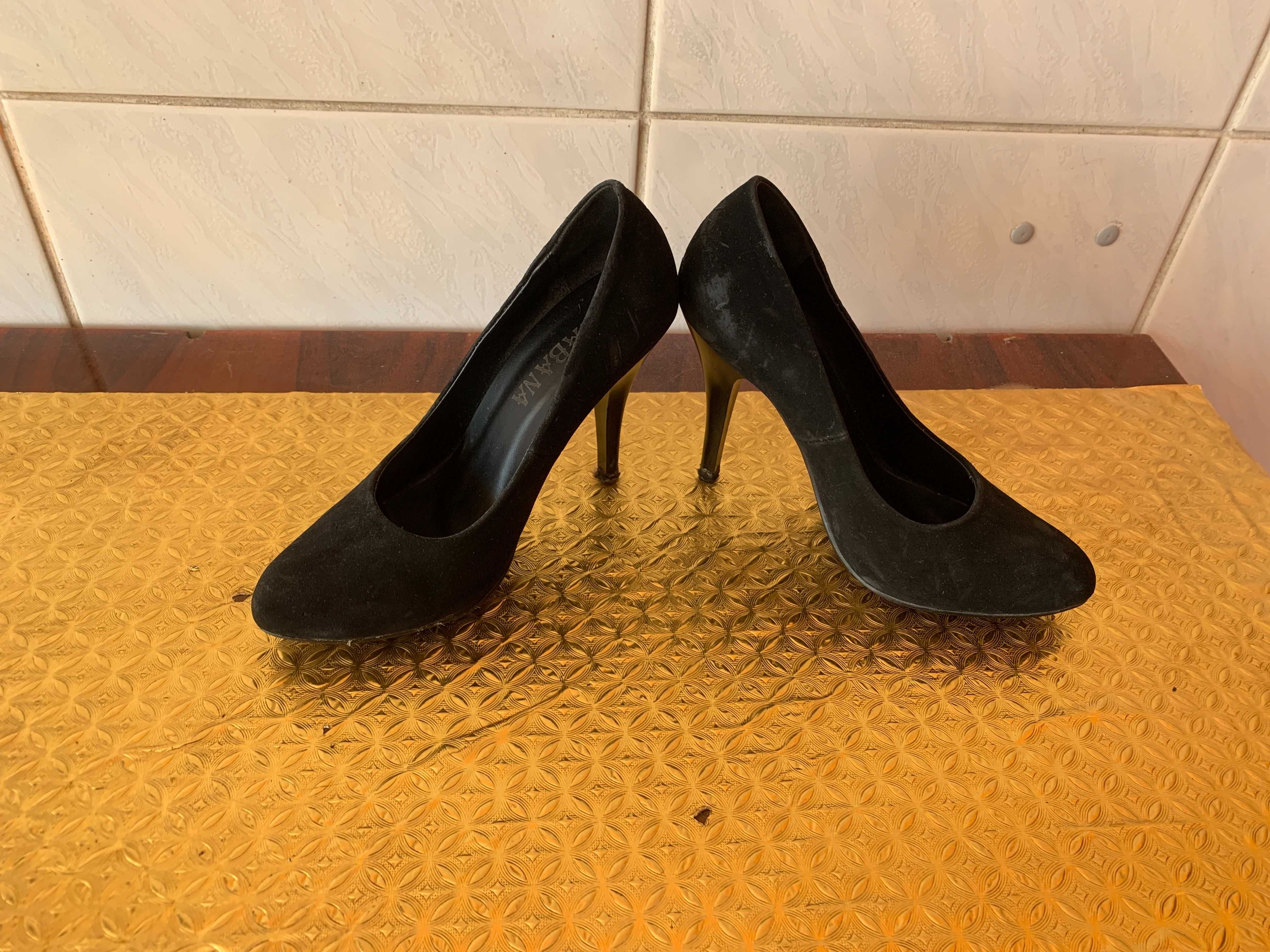 Продам туфли жен. из замши черного цвета на шпильке (сделано в Италии)