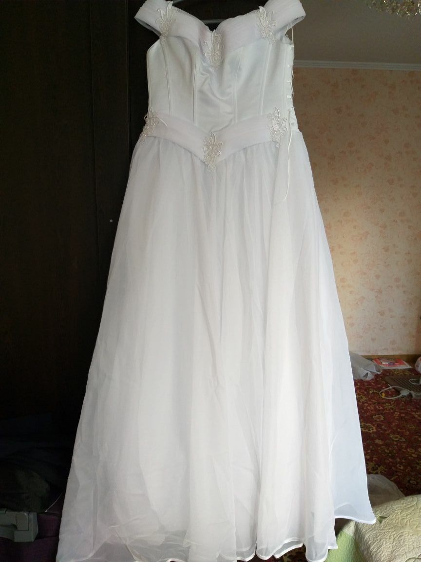 Свадебное платье новое 44-46