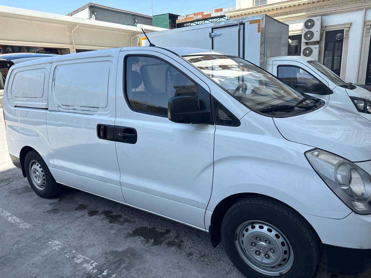 Hyundai   H-1  (Strarex ) VAN