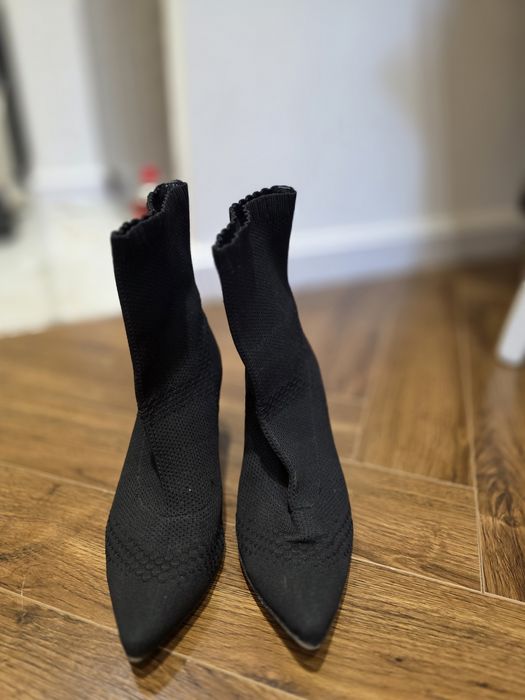 Срочно продам женские ботинки.Италия.