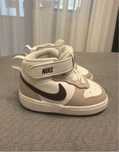 Adidasi Nike Bebe purtati foarte putin