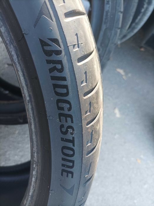 Продавам гуми BRIDGESTONE летни спорт пакет 275/30RZ20 и 245/35RZ20