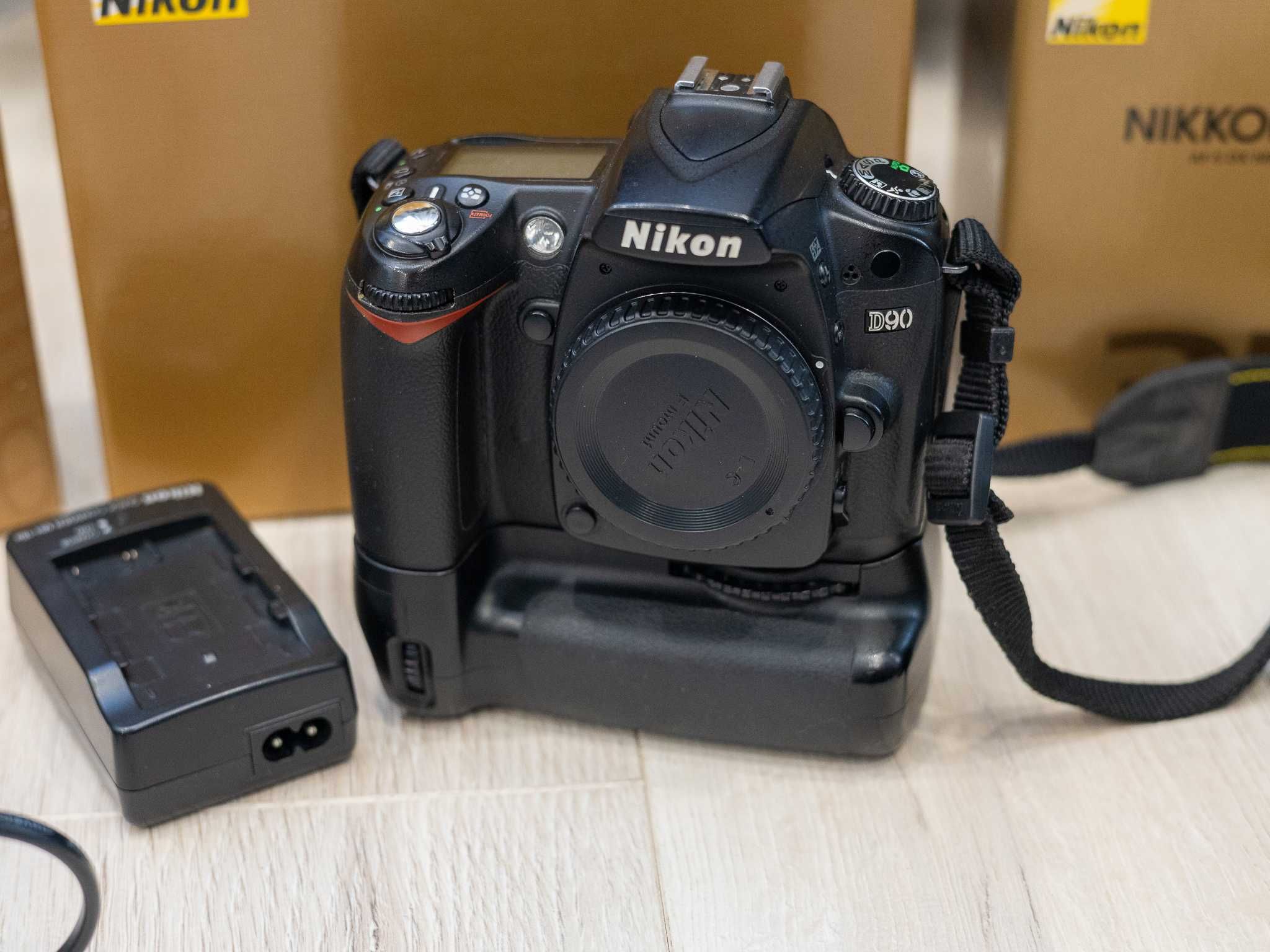 Nikon D90 + 2 обектива + Battery Grip