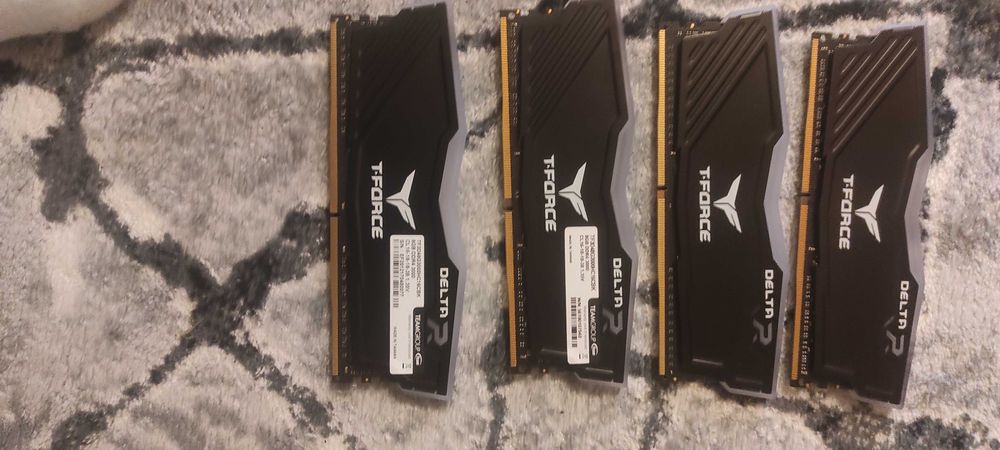 Memorii DDR 4 Delta-R (RGB)