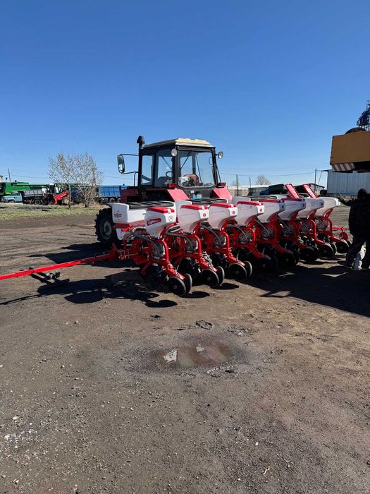 Сеялка пневматическая 8 рядов