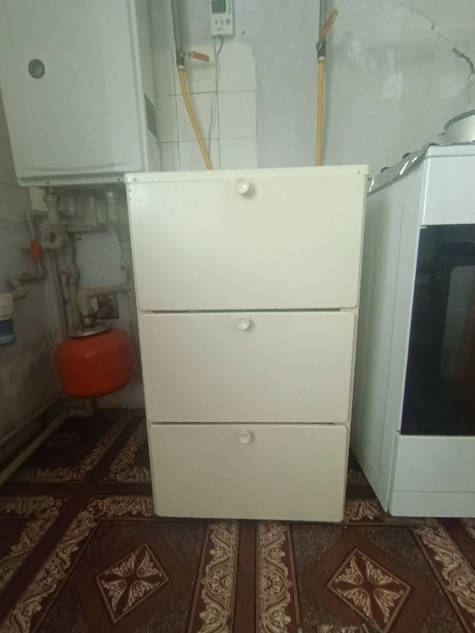 Продаю шкафчик для посуды