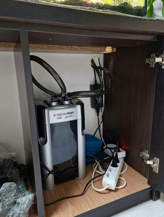 Acvariu 112 litri, stand, 4 filtre, lampa aqualed si capac cu neoane