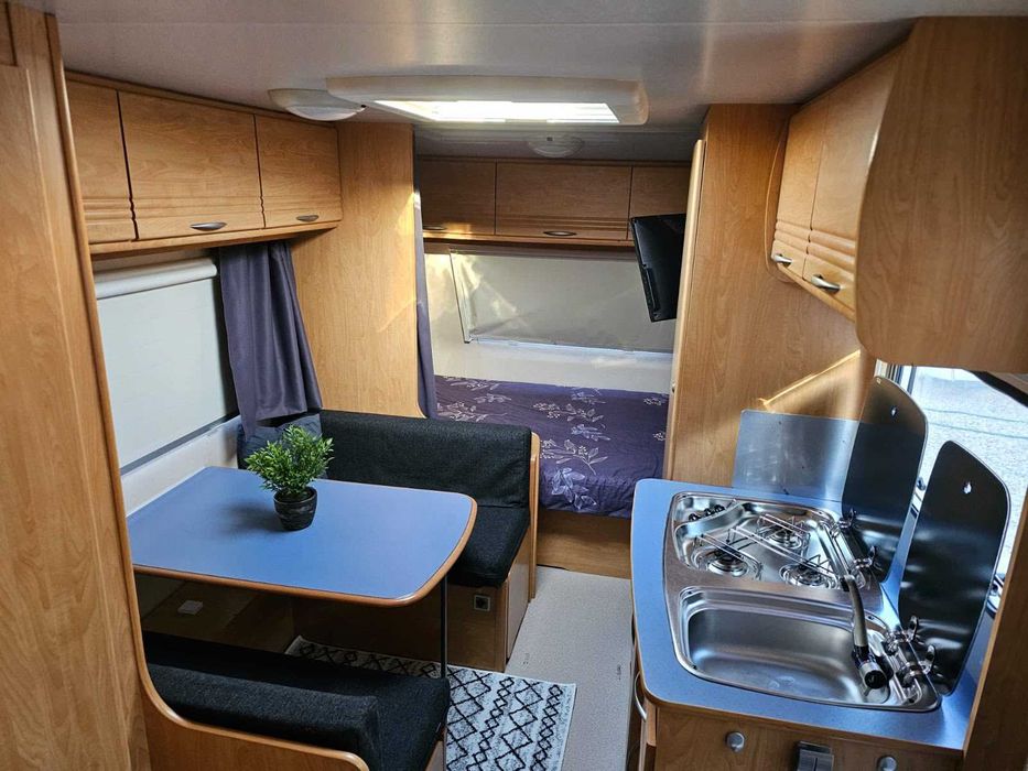 Vând Rulota Caravelair Antares Luxe 490 cu pat dublu și pat suprapus