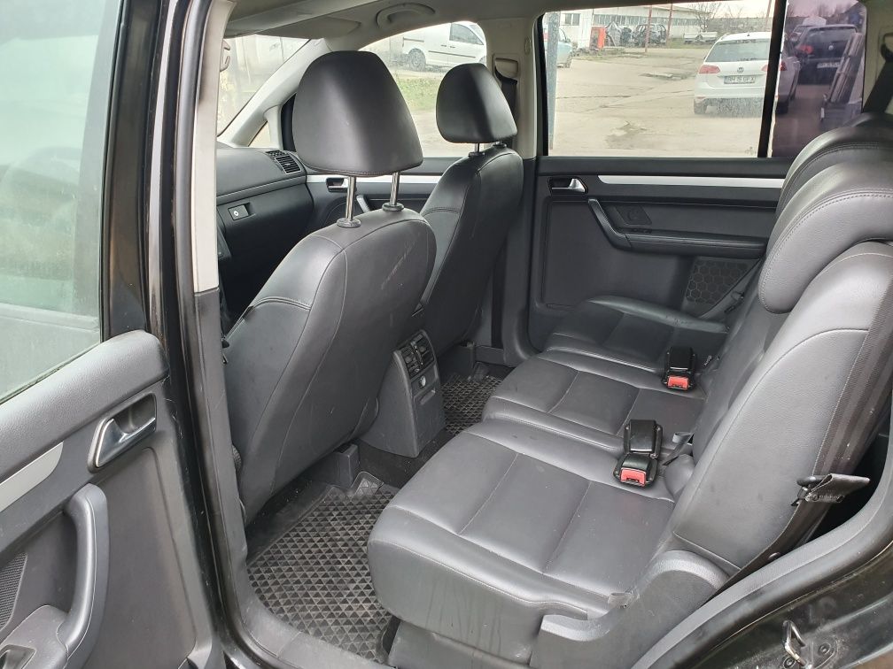 Dezmembrez vând piese Vw Touran  , 2012 , 1.4 benzină  , CDGA , 110 kw