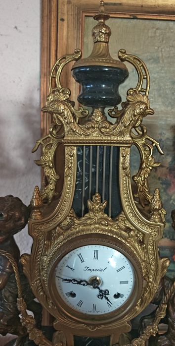 Красива гарнитура, часовник с два свещника