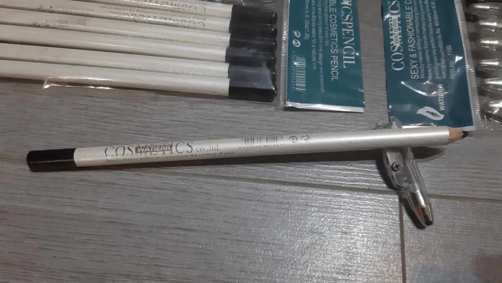 Creioane pentru ochi