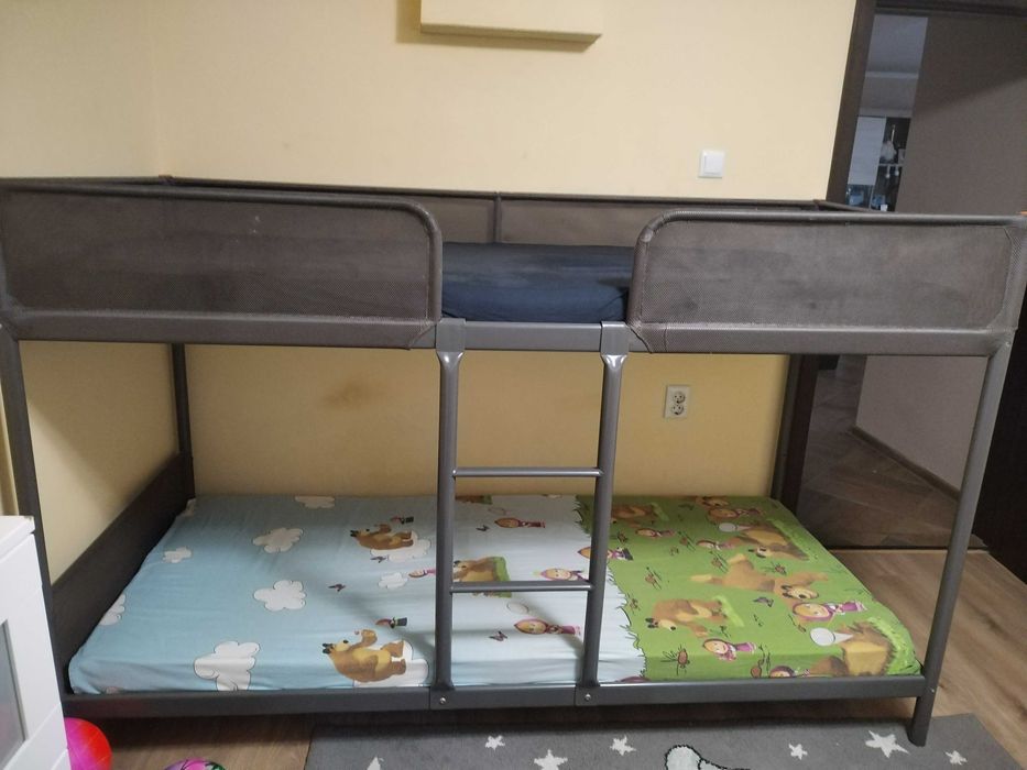 Детско двуетажно метално легло