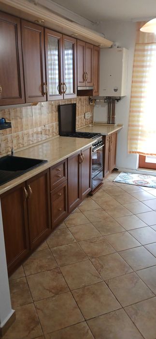 Apartament cu doua camere de inchiriat.