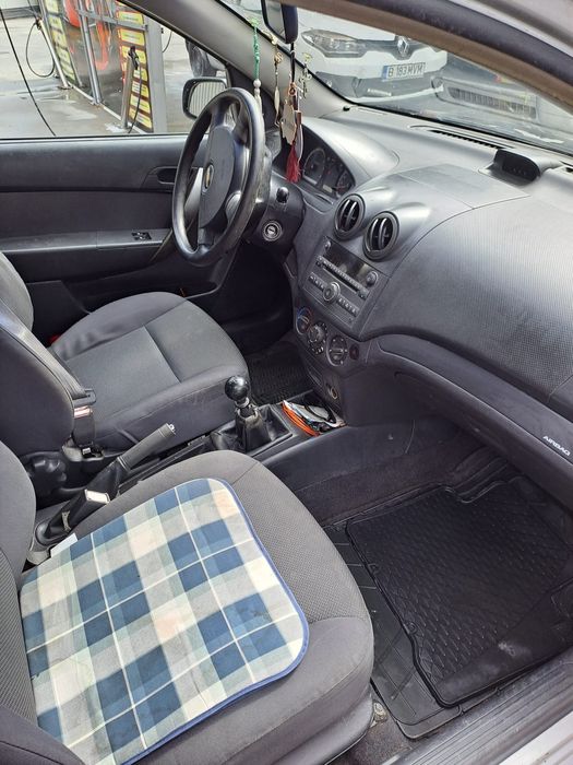 Mașina chevrolet avo an fabricație 2007 km 105600,