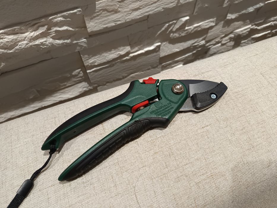 Vând foarfecă de grădină