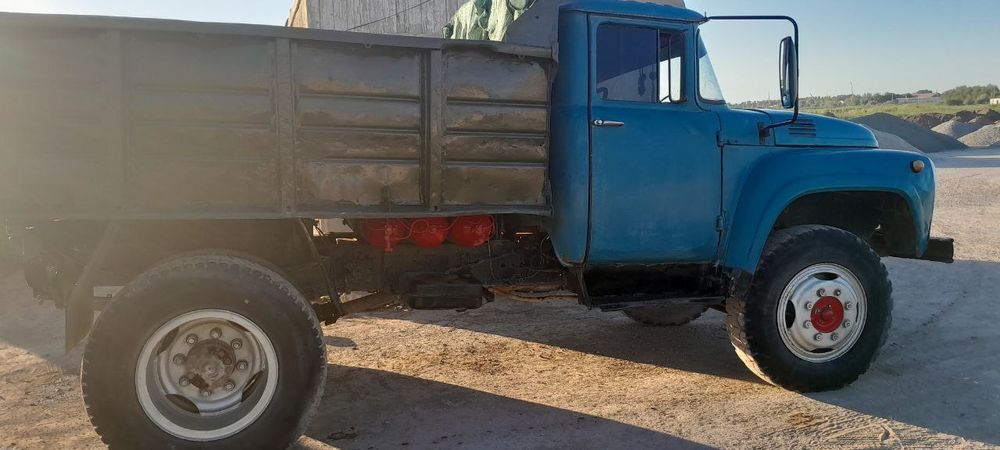 Зил 130 сотилади