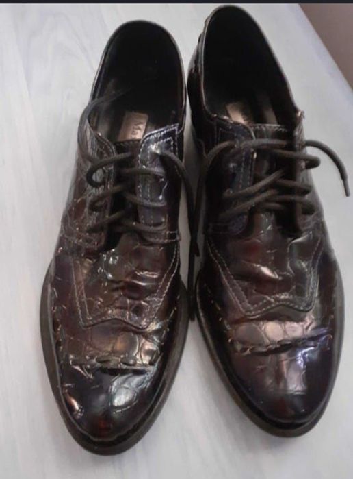 Pantofi din piele naturală lăcuită, mărimea 37