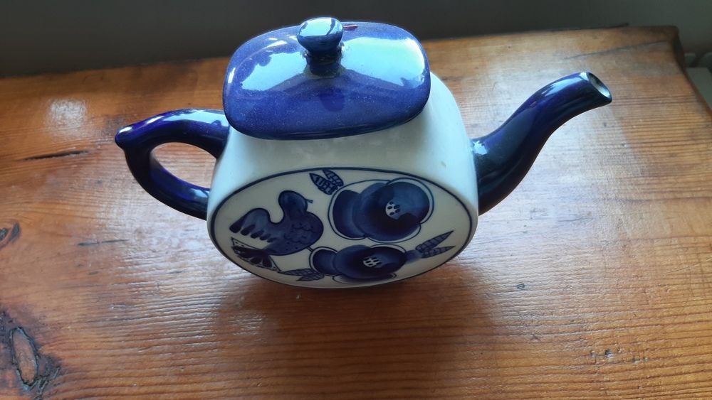 Продам чайник(Гжель)