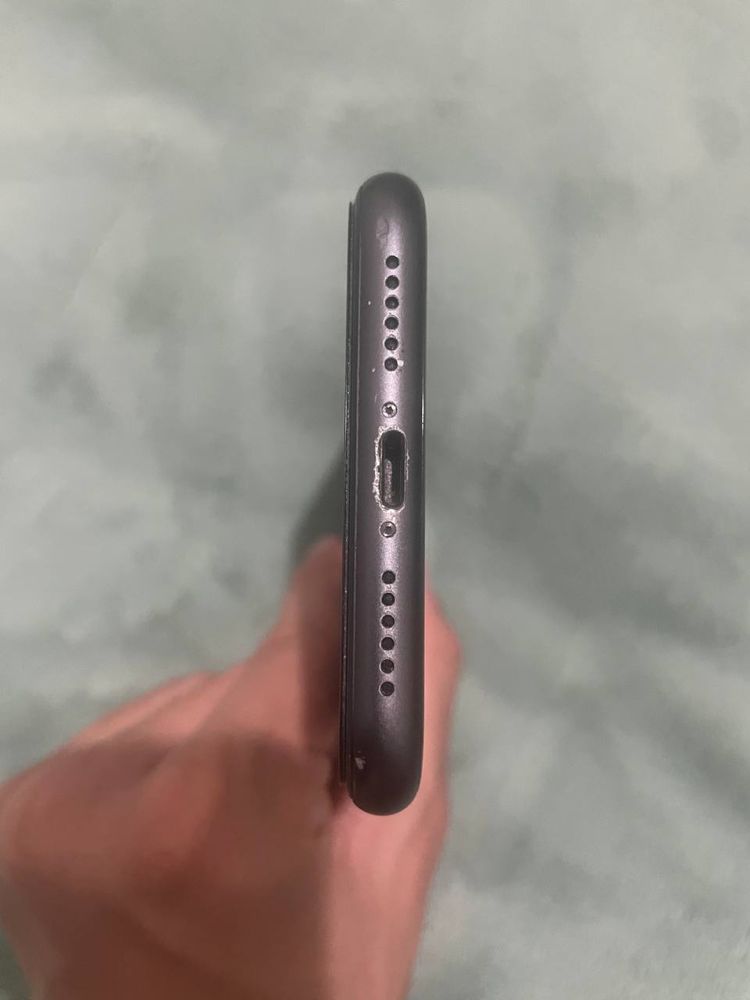 Iphone 11 black sotiladi