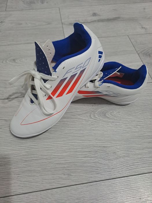 Adidasi fotbal F50