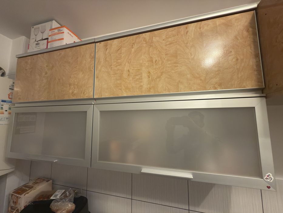 Vand mobila de bucatarie + plita + chiuveta toata