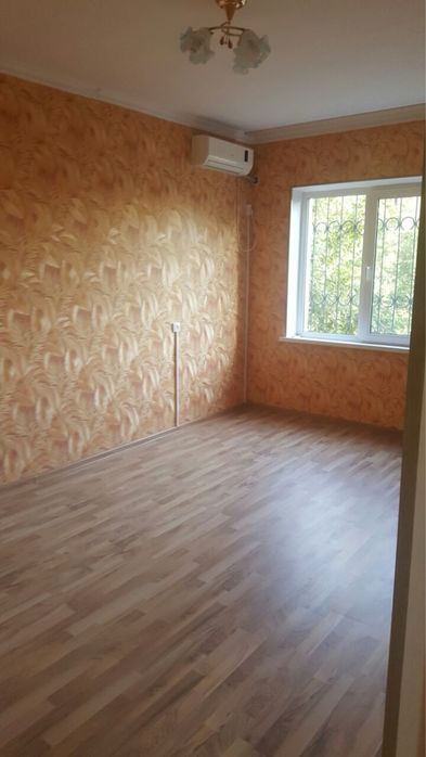 Чорсу, Гулобод, Супер локация! 1 линия, 3 хона, 2-этаж, 71 м2