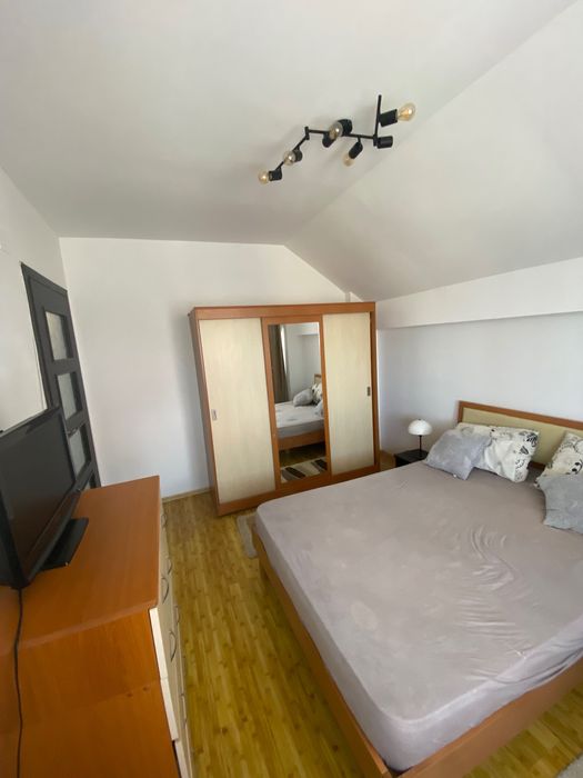 Închiriez apartament cu 2 camere în regim hotelier.