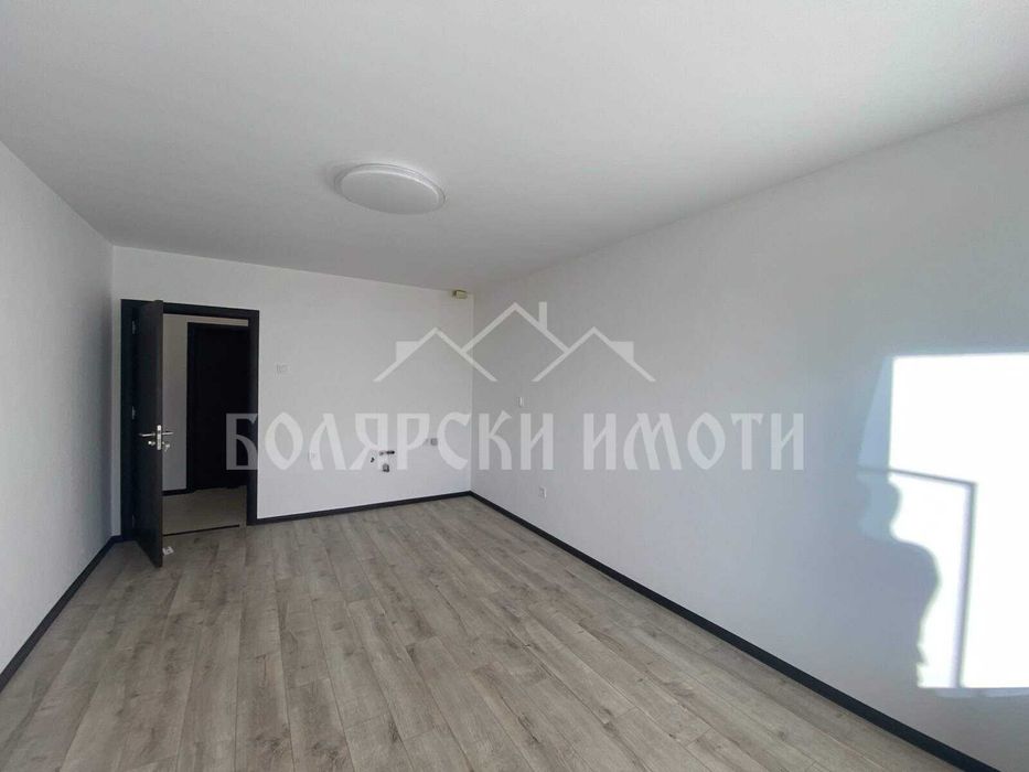 Функционален двустаен апартамент в Широк Център