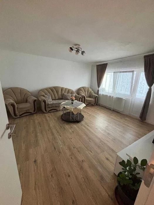 Închiriez apartament cu 3 camere in zona Odobescu