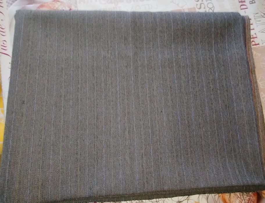 Нов кафяв вълнен плат