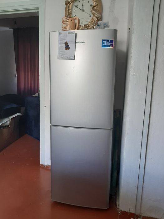 Срочно  продам холодильник   Самсунг  уступка   будет  100000