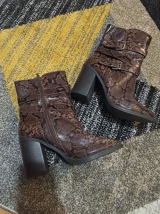 Боти със змийски шарки 41 номер