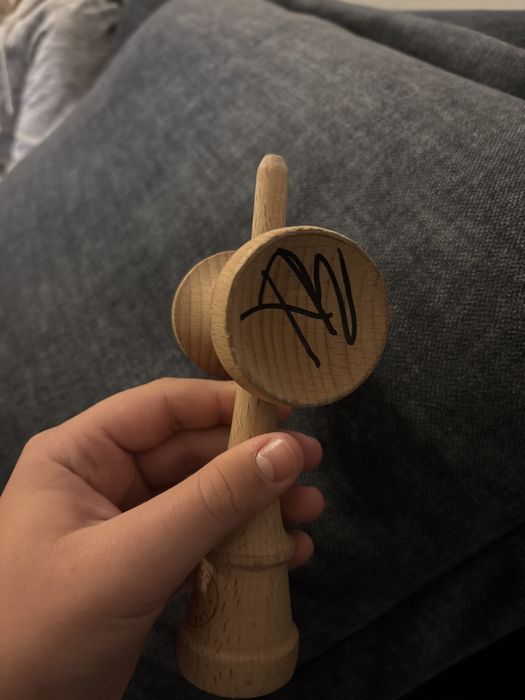 Urgent!! Kendama semnata de xremus si dani!!!
