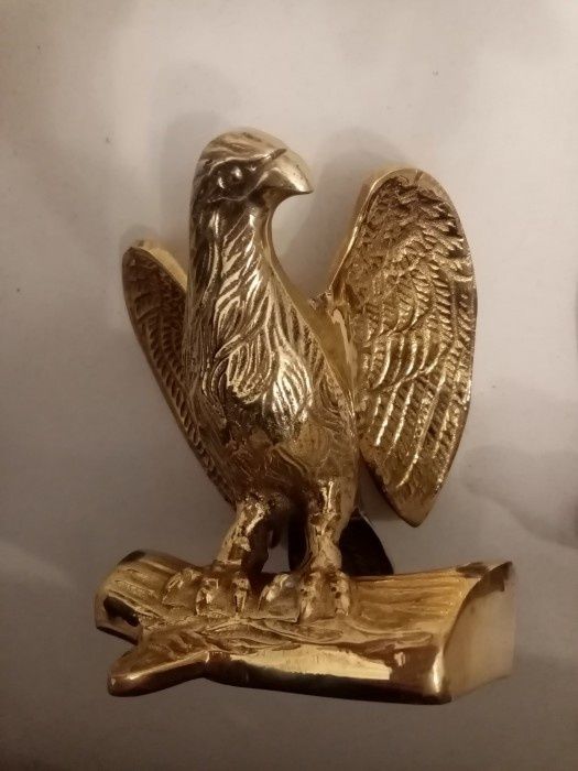 Sculpturi deosebite din bronz vulturi