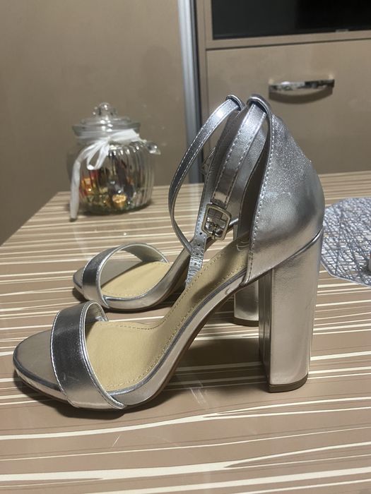 Sandale argintii