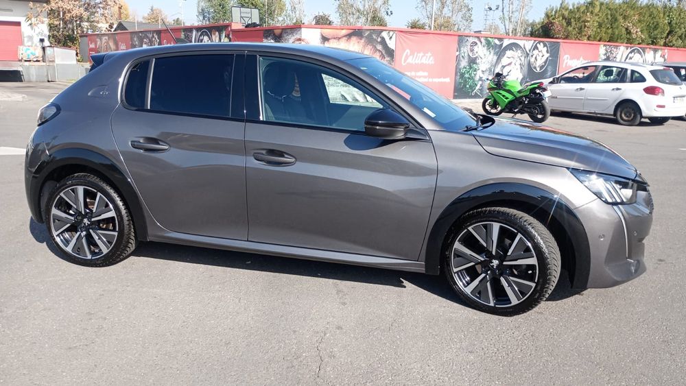 Peugeot 208 GT LINE/ 2022/ 1.5 BlueHdi/ Virtual 3D/ Navi/ Line Asisst/