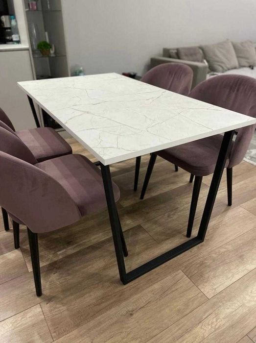 Стол обеденный, в хорошем состоянии