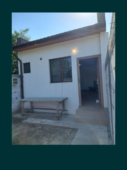 2 Garsoniere la curte,teren 332mp,utilitati,asfalt,parcare.pret75000€.