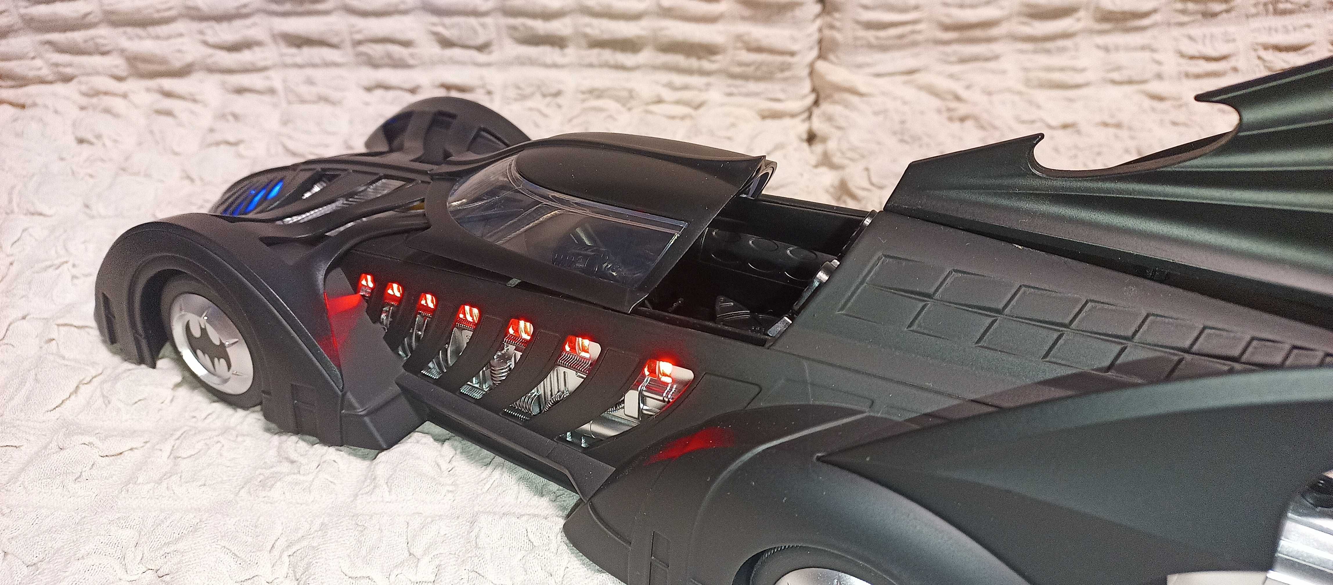 Метална кола Batmobile - мащаб 1:18