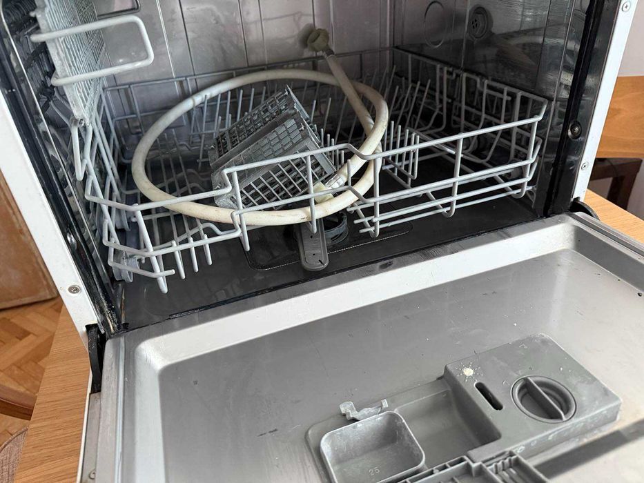 Много добре запазена малка съдомиялна Hotpoint ARISTON