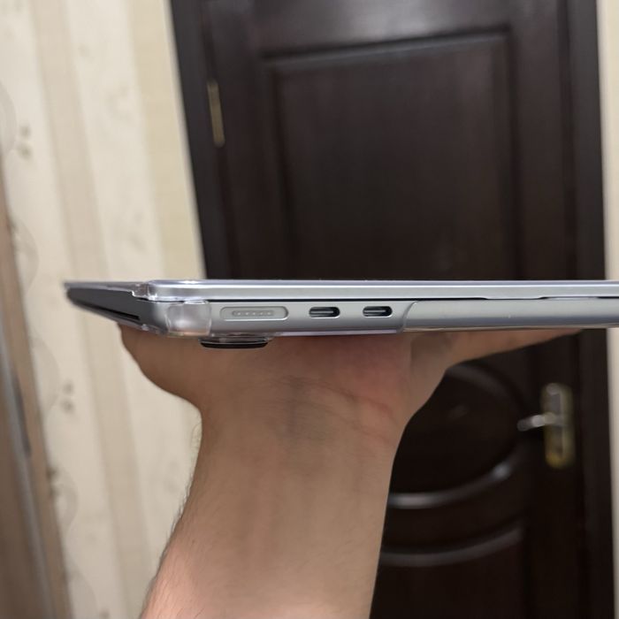 MacBook Air M4 (16/512) как новый 100% емкость