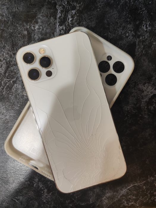 Продам айфон 12 про