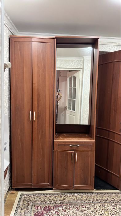Продам прихожую с угловом шкафом