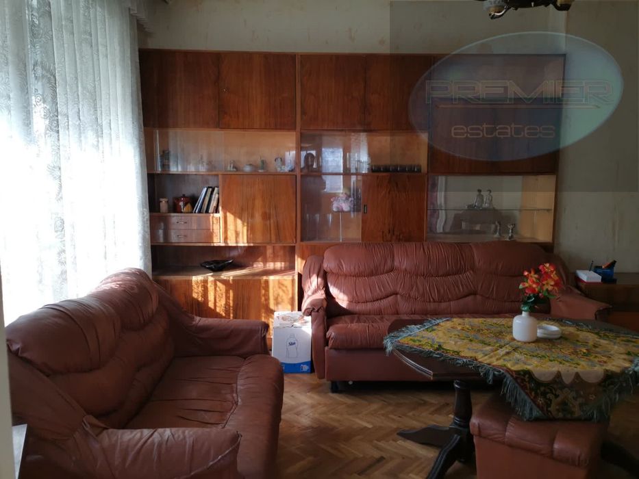 Продава се Тристаен апартамент в Пловдив, Център - 183 кв.м за 1230 €/кв.м - Снимка #1